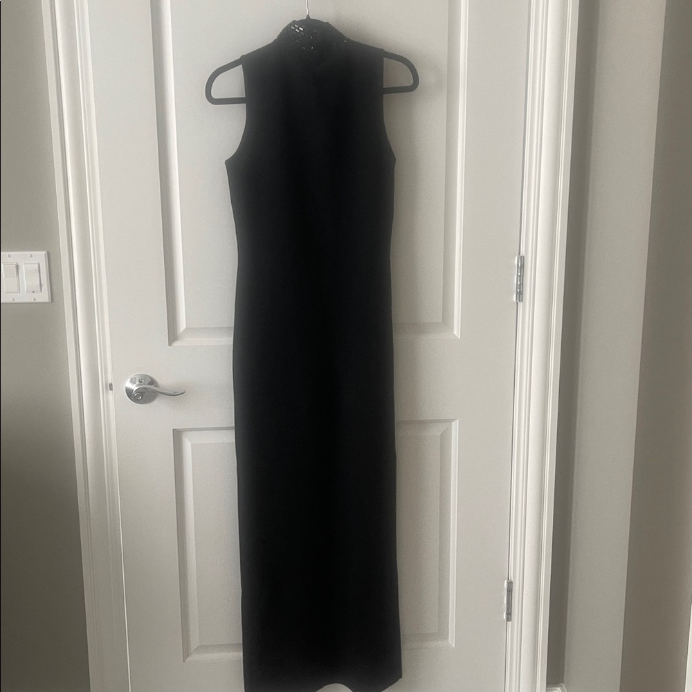 Elegant Black Sleeveless Dress - Picture 7 of 7